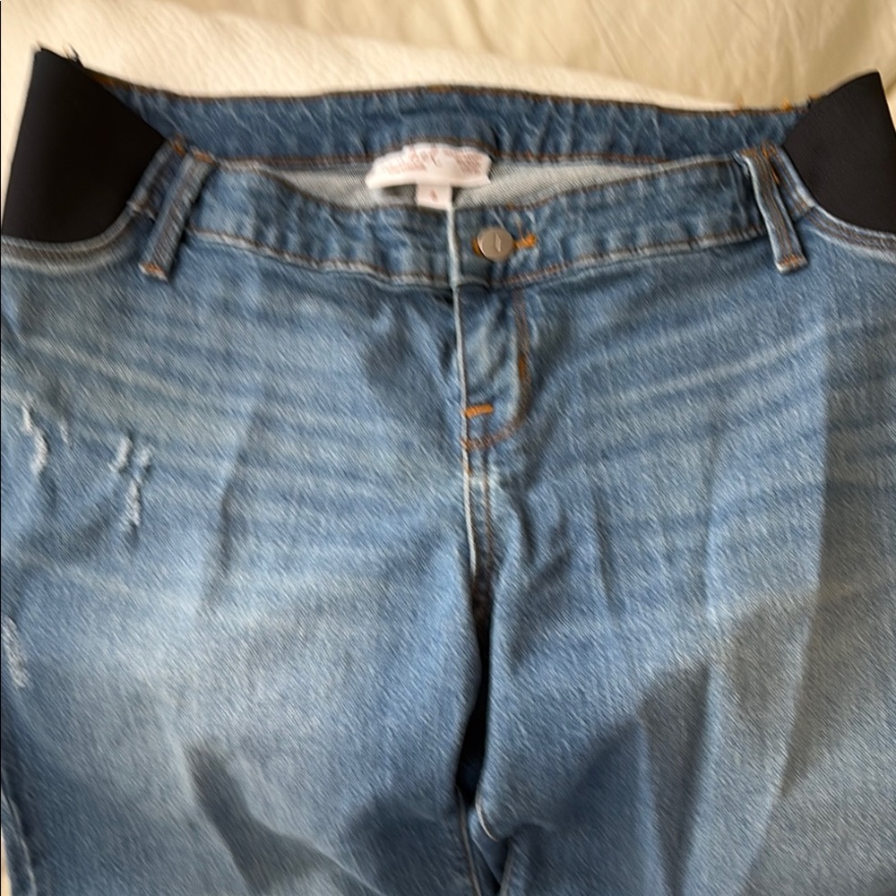 Isabel Maternity By Ingrid & Isabel
Distressed Jeans